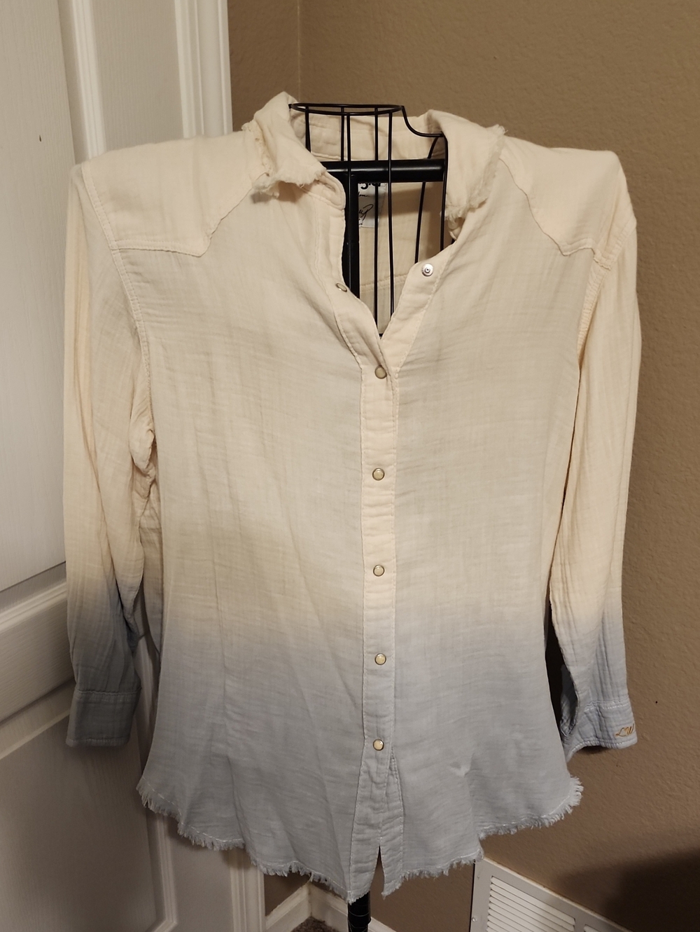 Lainey Wilson x Wrangler Cream Ombre Pearl Snap Top